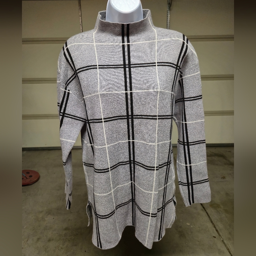 Ellen Tracy Black and Gray Turtleneck Sweater - Picture 1 of 7
